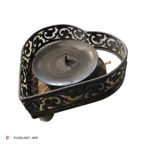 Metal heart candle holder