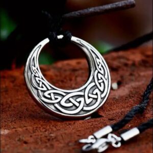 Fashion Necklace Celtic knot with rope